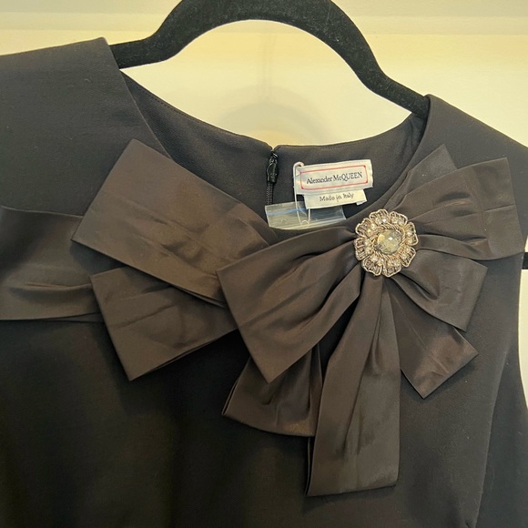 McQueen Crystal Bow Dress - Picture 5 of 12